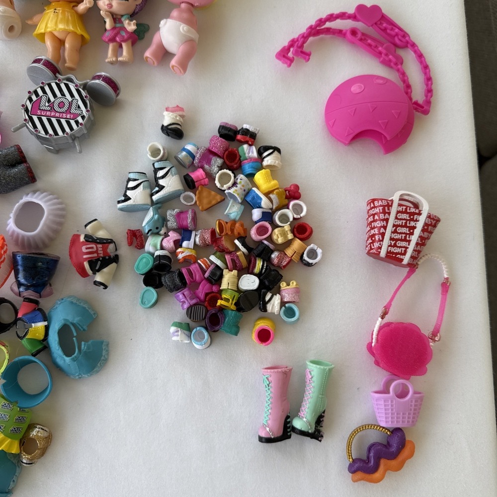 Lot Of Lol Dolls, Pets And Accessories Over 100 Dolls/ 200 Pieces - Picture 2 of 16